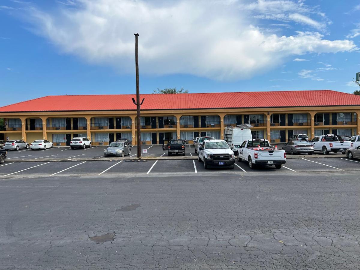 Country Hearth Inn & Suites Картерсвилл Экстерьер фото