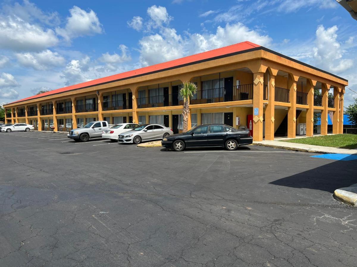 Country Hearth Inn & Suites Картерсвилл Экстерьер фото