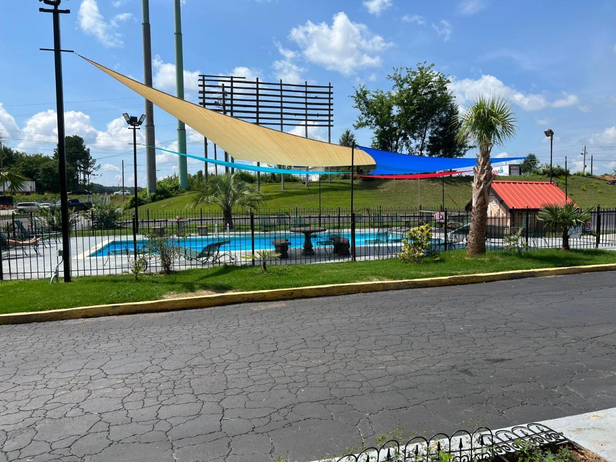 Country Hearth Inn & Suites Картерсвилл Экстерьер фото