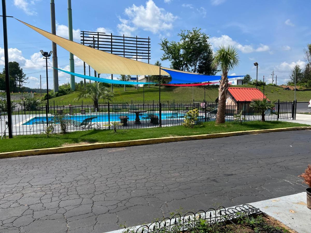 Country Hearth Inn & Suites Картерсвилл Экстерьер фото