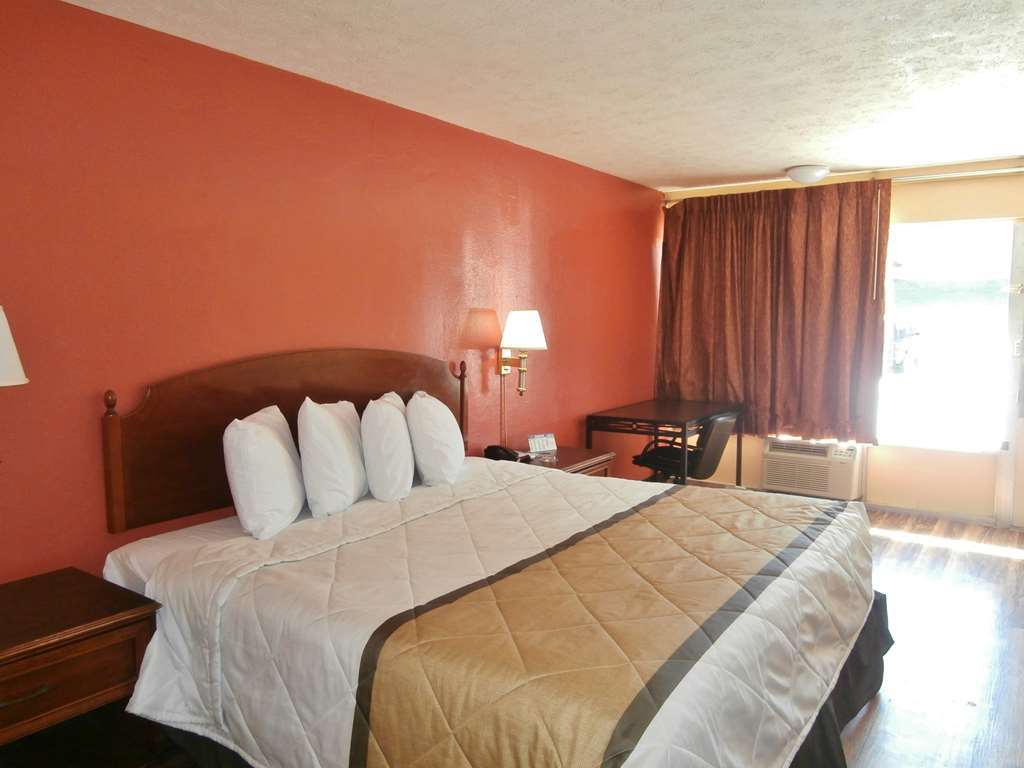 Country Hearth Inn & Suites Картерсвилл Номер фото