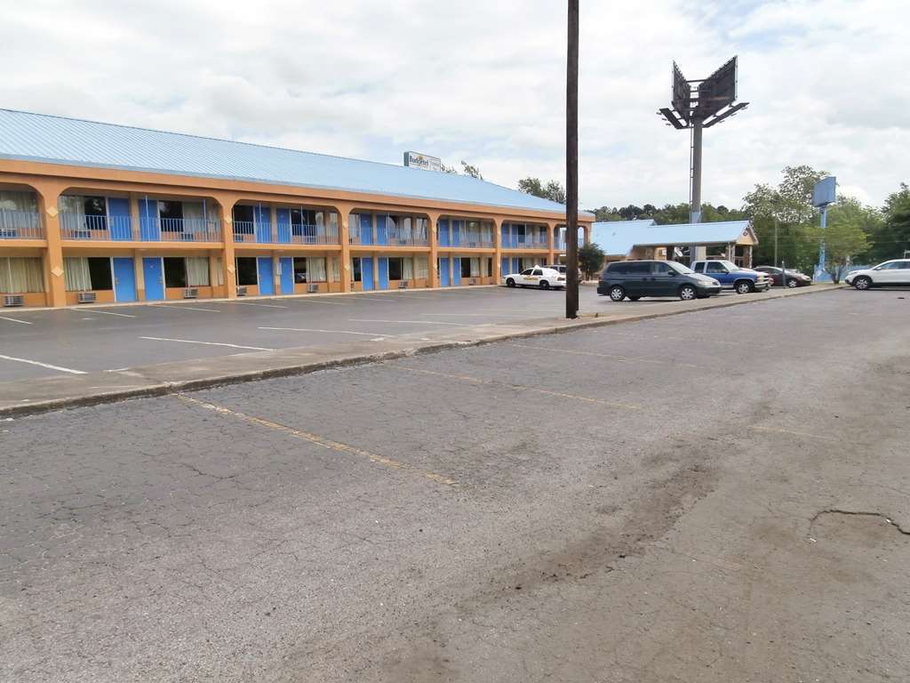 Country Hearth Inn & Suites Картерсвилл Экстерьер фото