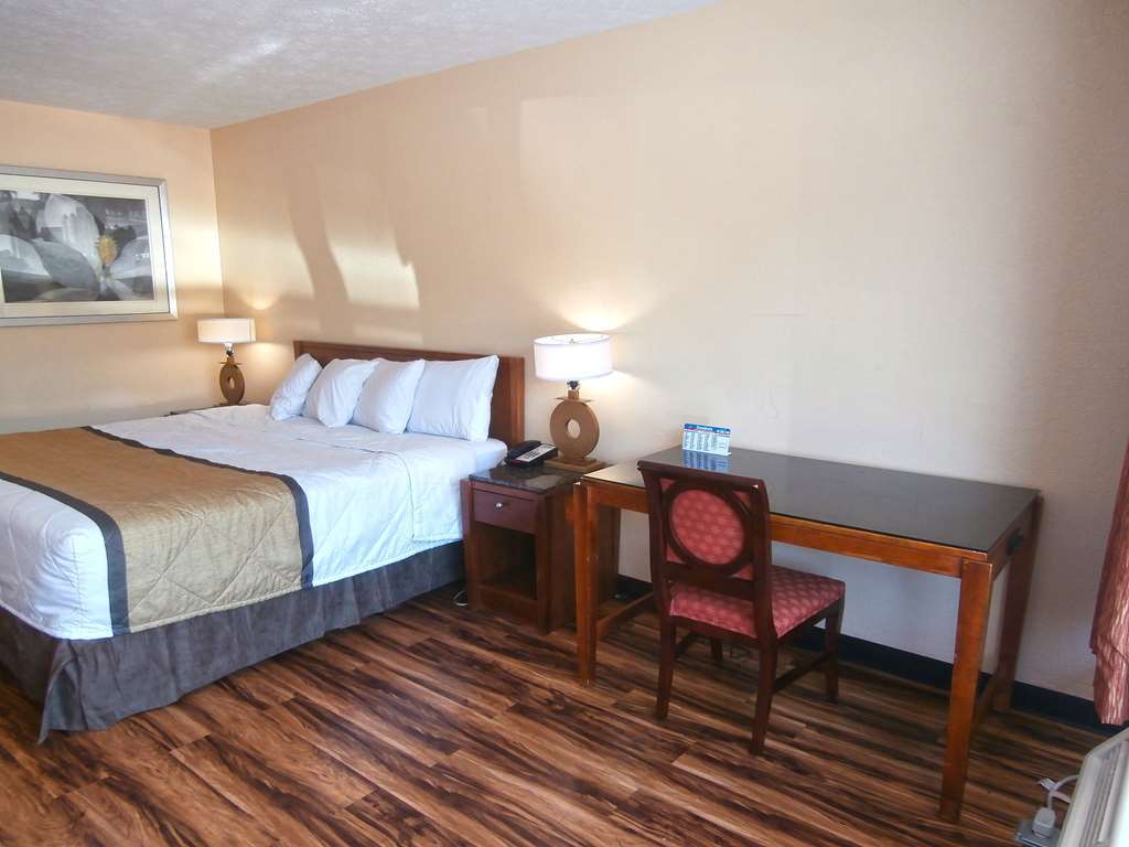 Country Hearth Inn & Suites Картерсвилл Номер фото
